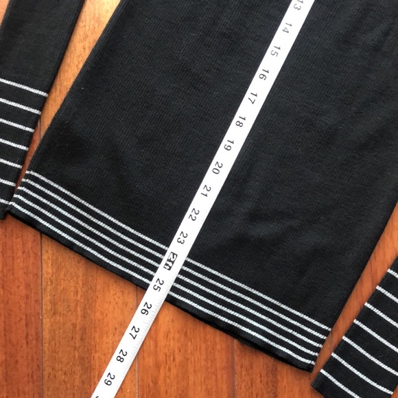 Athleta xs black long sleeve sweater - Picture 6 of 6